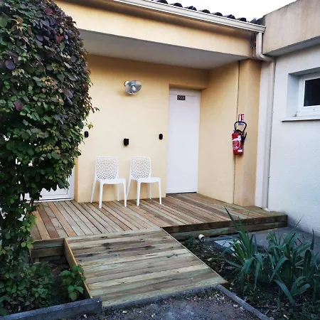 Отель Le Mas Des Quintrands Manosque - Motel De Charme