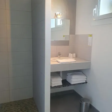 Le Mas Des Quintrands Manosque - Motel De Charme 2*