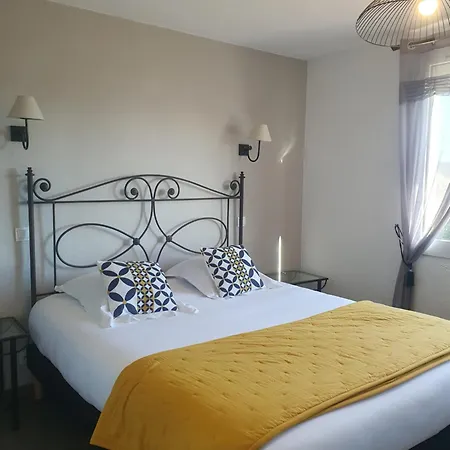 Отель Le Mas Des Quintrands Manosque - Motel De Charme 2*