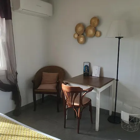 Le Mas Des Quintrands Manosque - Motel De Charme Маноск