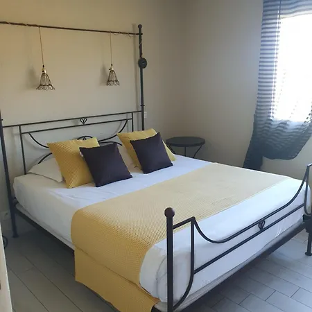Le Mas Des Quintrands Manosque - Motel De Charme 2* Маноск