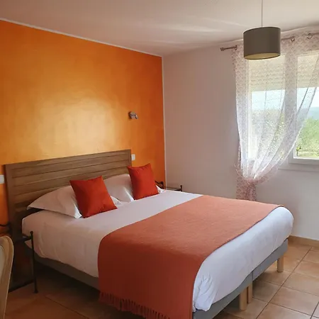 Отель Le Mas Des Quintrands Manosque - Motel De Charme Маноск