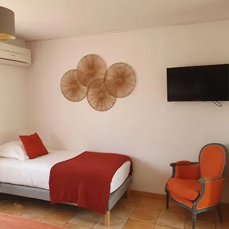 Le Mas Des Quintrands Manosque - Motel De Charme 2*